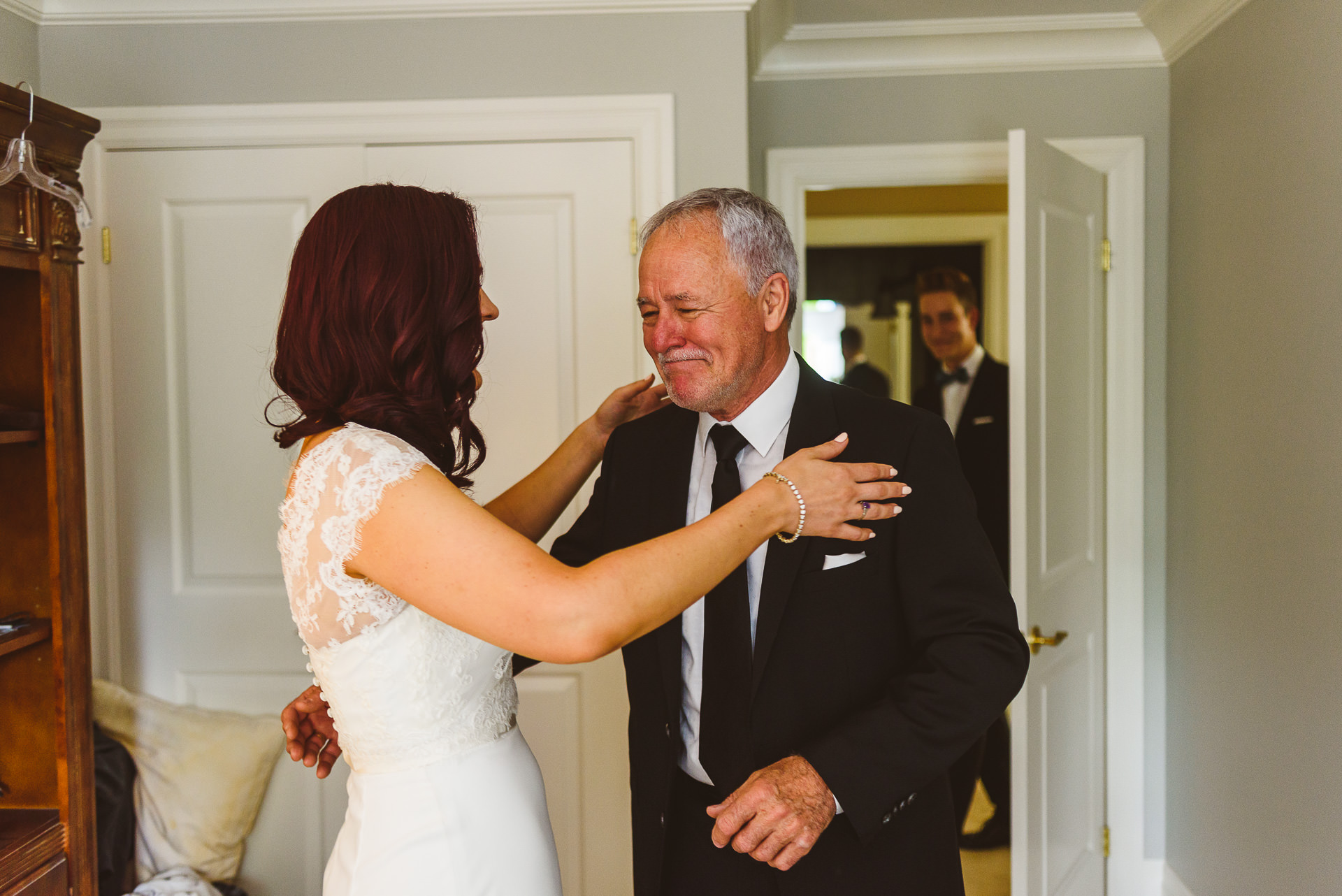 Dad seeing daughter before wedding 